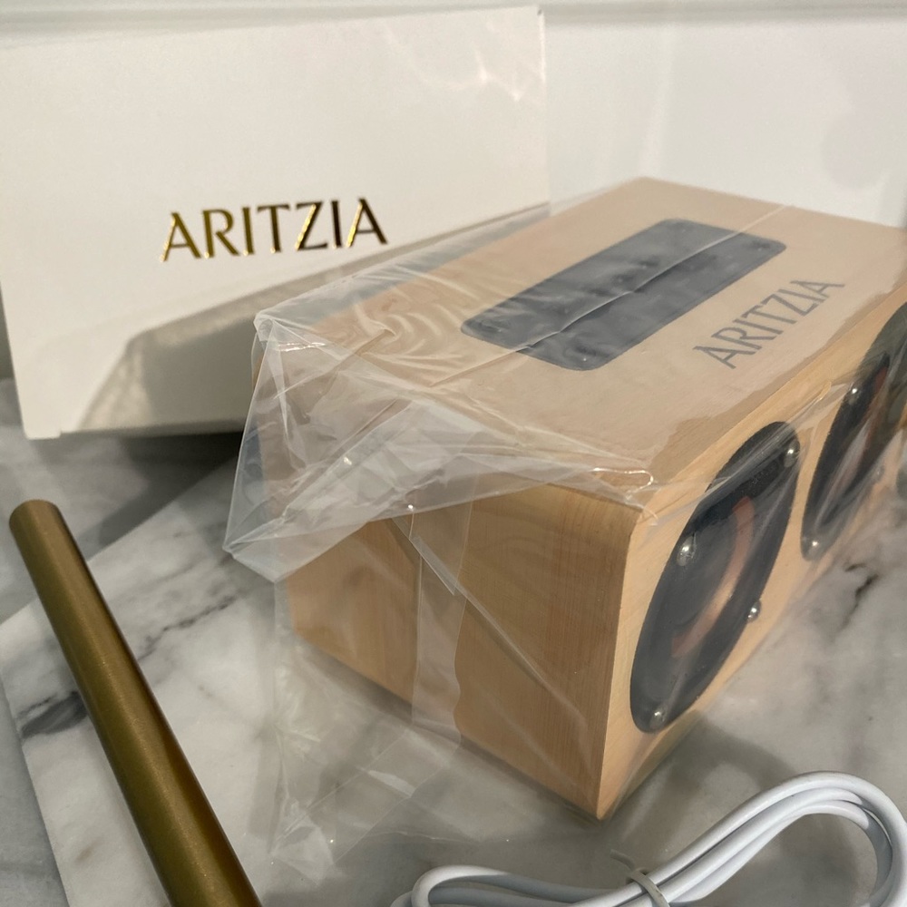 ✨Sold✨ Aritzia Bluetooth Speaker - Picture 4 of 7